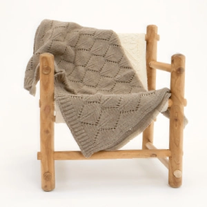 Plaid en laine mérinos d'Arles ajouré